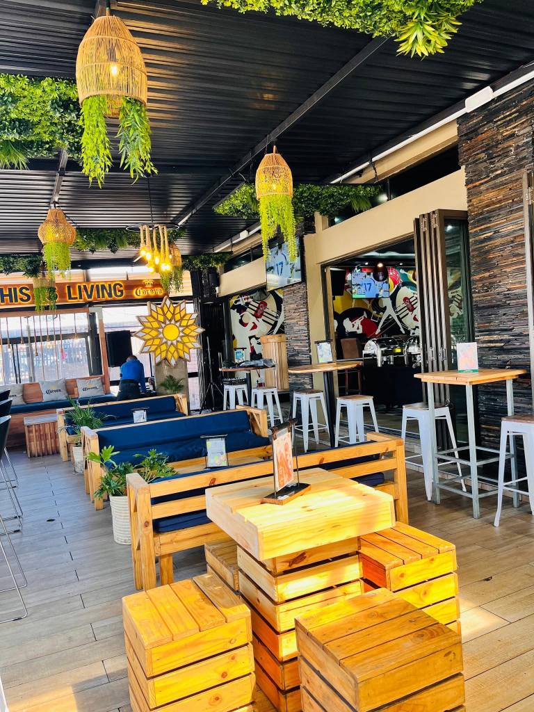MacNose Café interior